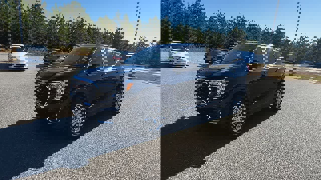 Used 2024 GMC Terrain SLE image 4