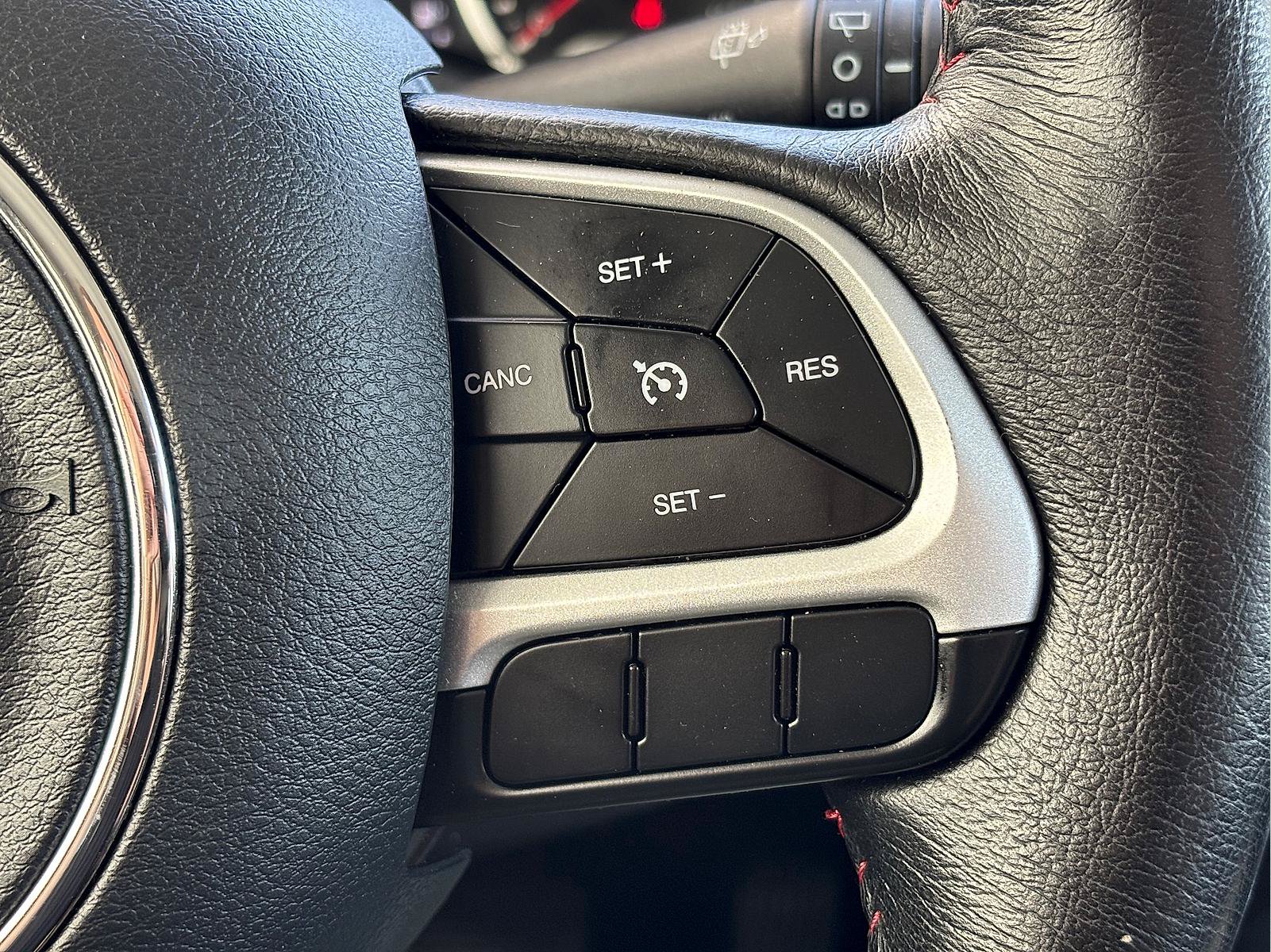 Used 2017 Jeep Renegade Trailhawk AWD/4WD image 27
