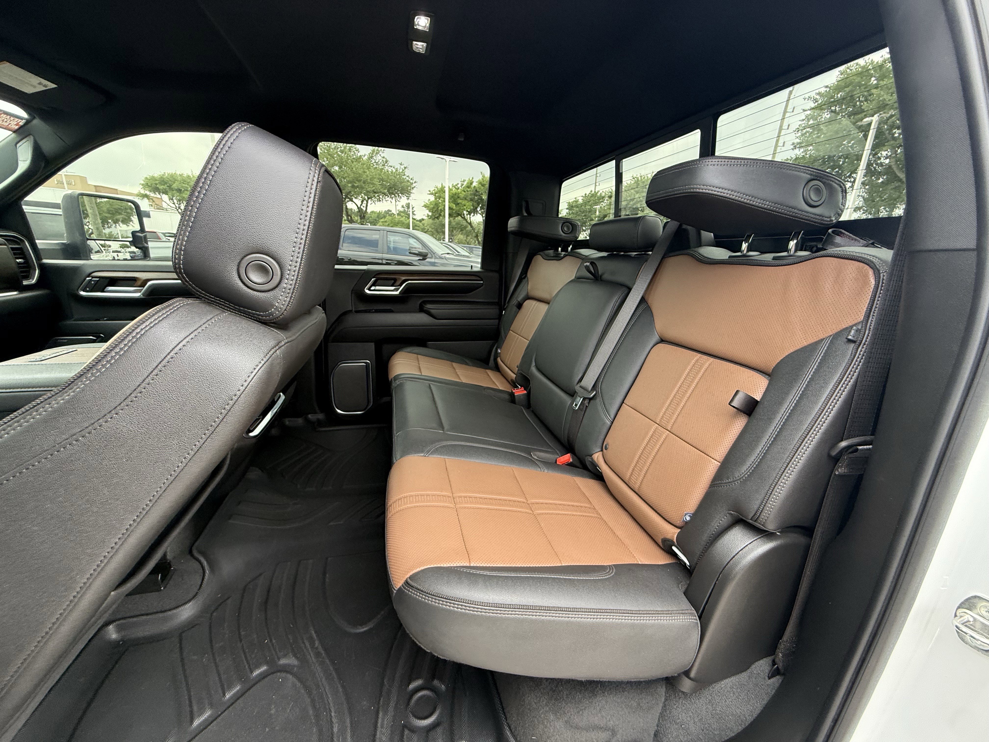 Used 2024 Chevrolet Silverado 3500 High Country w/ Technology Package AWD/4WD image 28