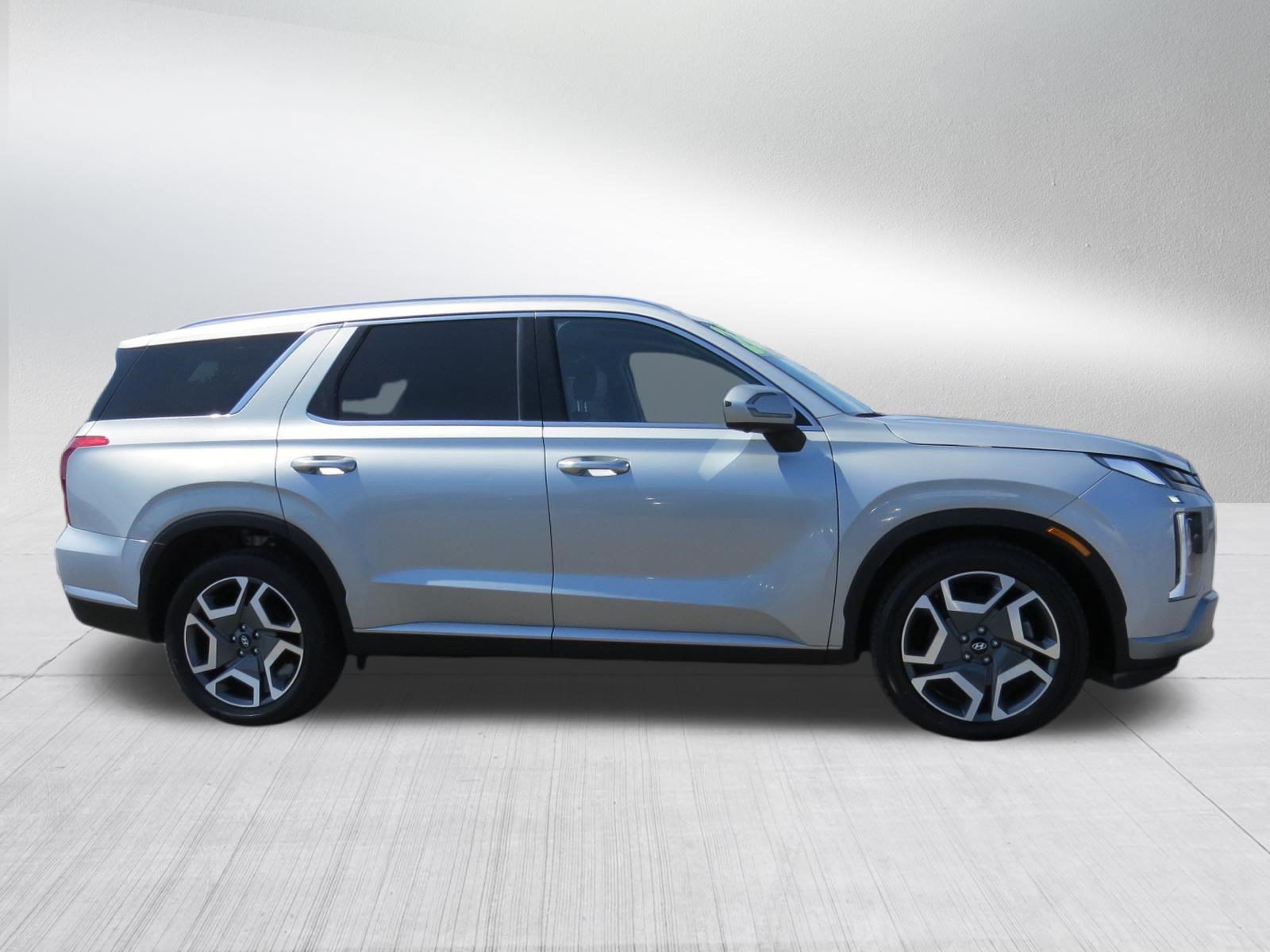 Used 2024 Hyundai Palisade SEL w/ Premium Package AWD/4WD image 2