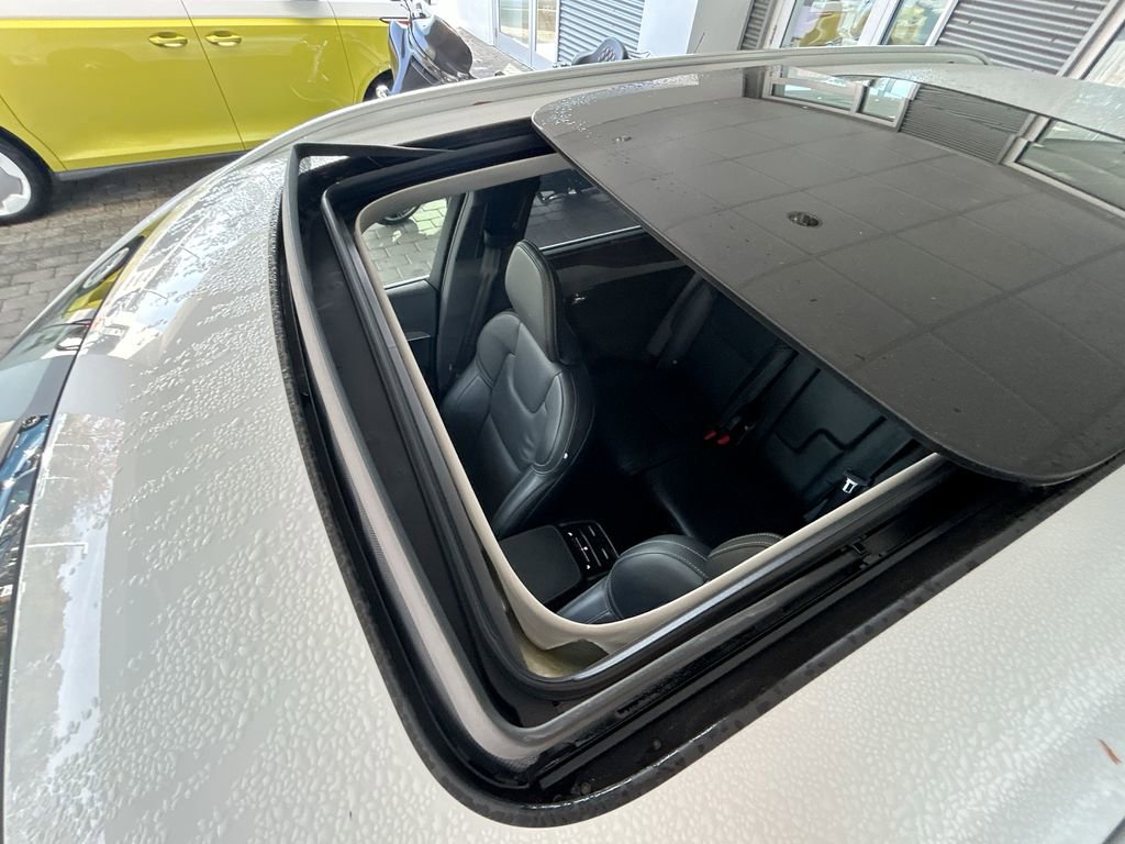 Used 2023 Volvo XC90 B6 Ultimate w/ Protection Package Premier image 43