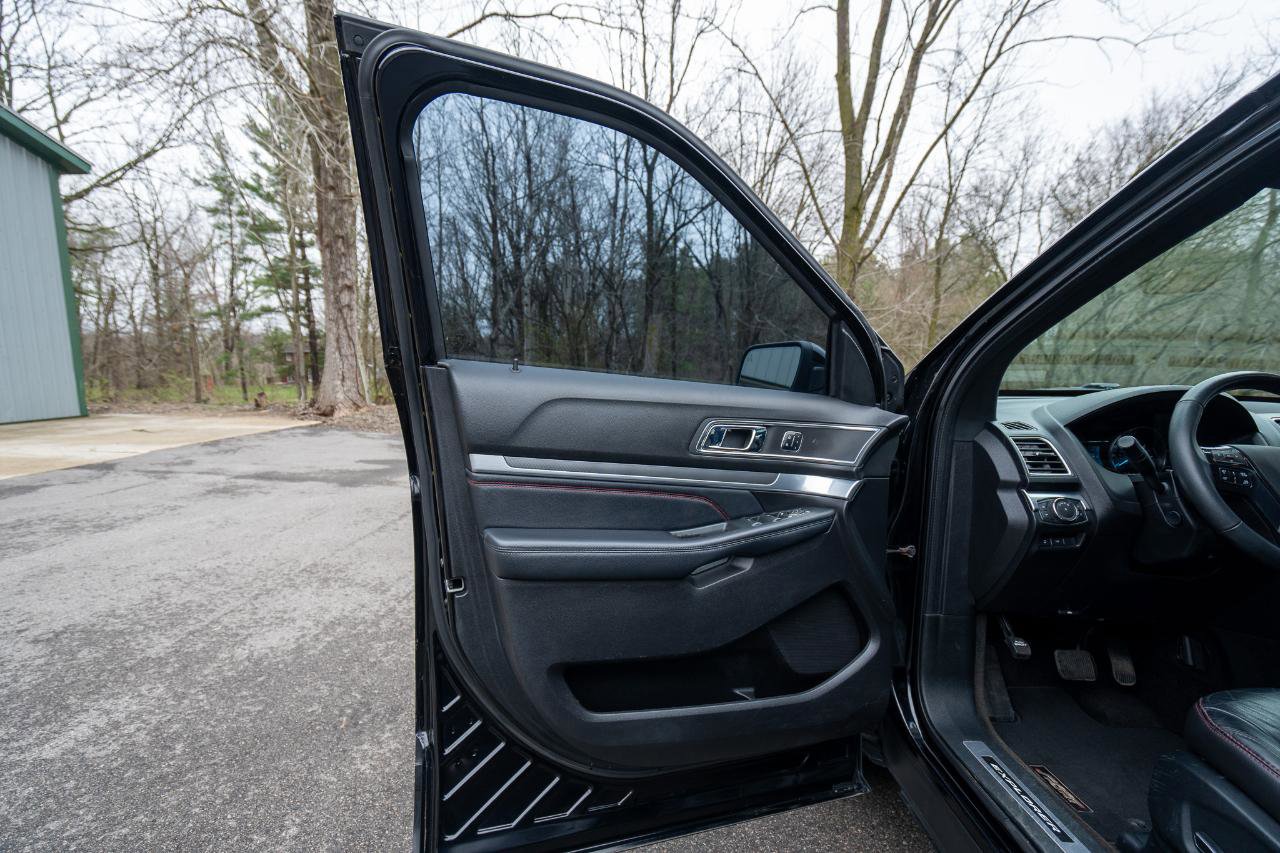 Used 2018 Ford Explorer Sport w/ Equipment Group 401A AWD/4WD image 9
