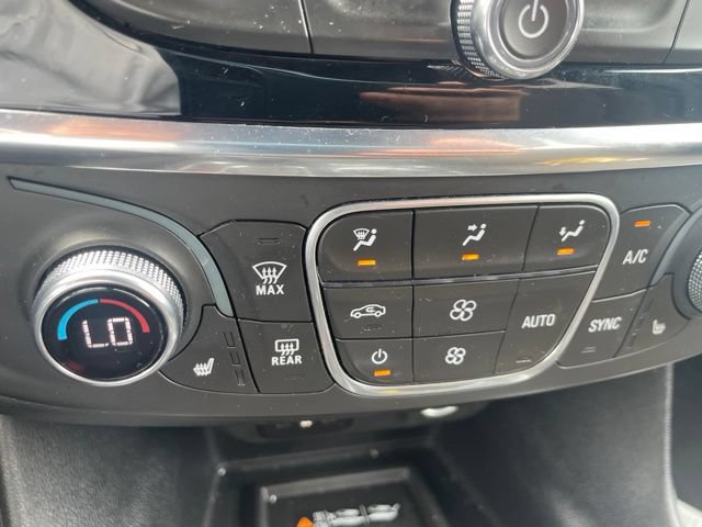 Used 2022 Chevrolet Traverse LT FWD image 14