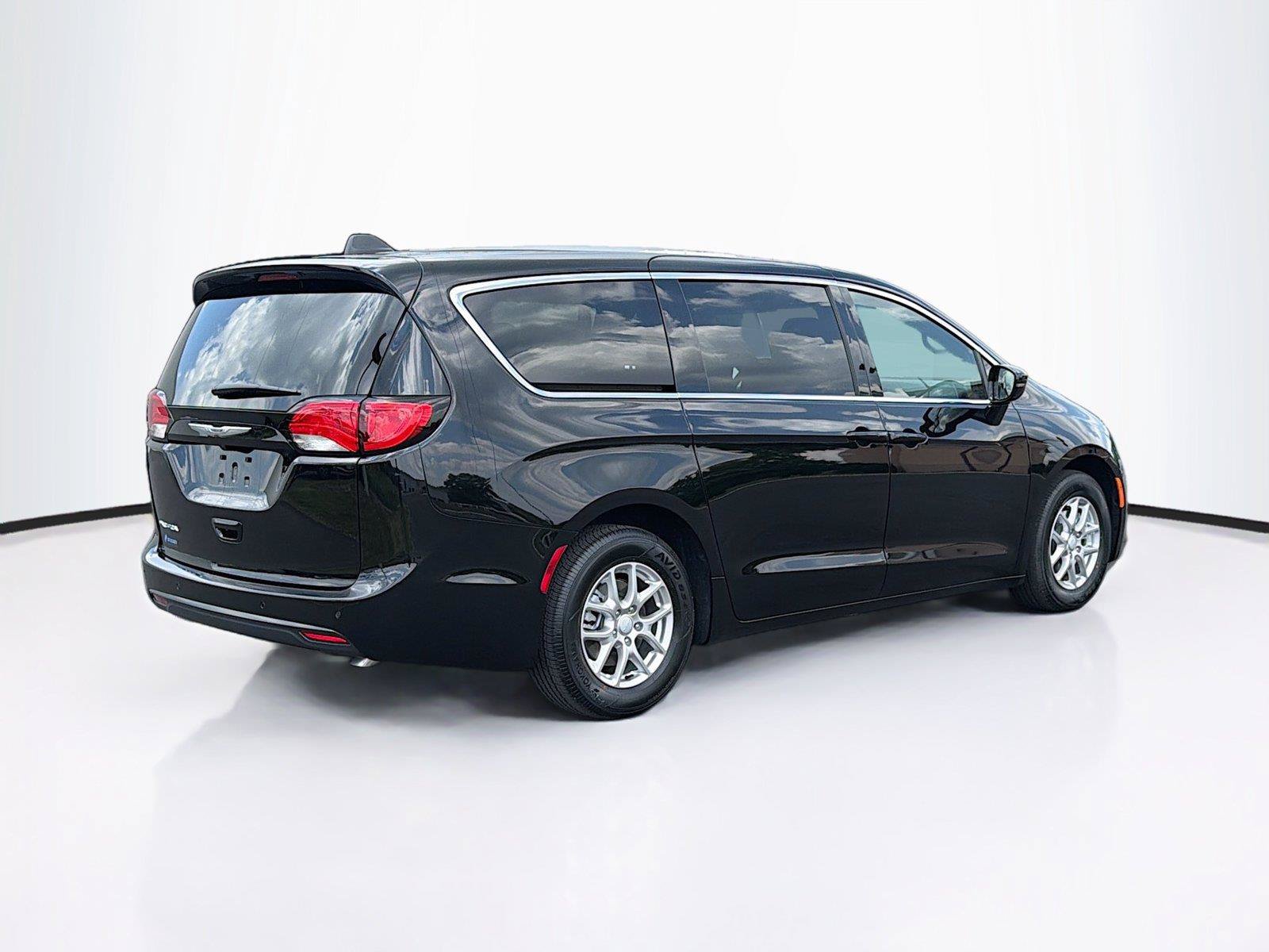 New 2027 Chrysler Pacifica LX FWD image 11