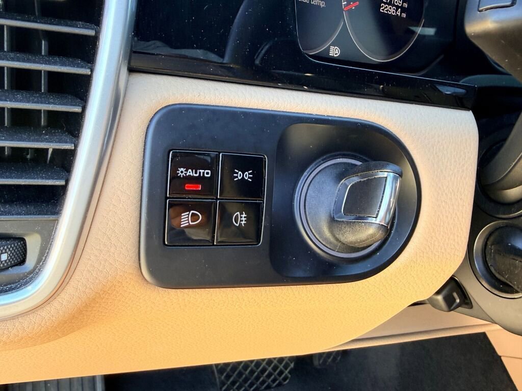 Used 2021 Porsche Cayenne image 6