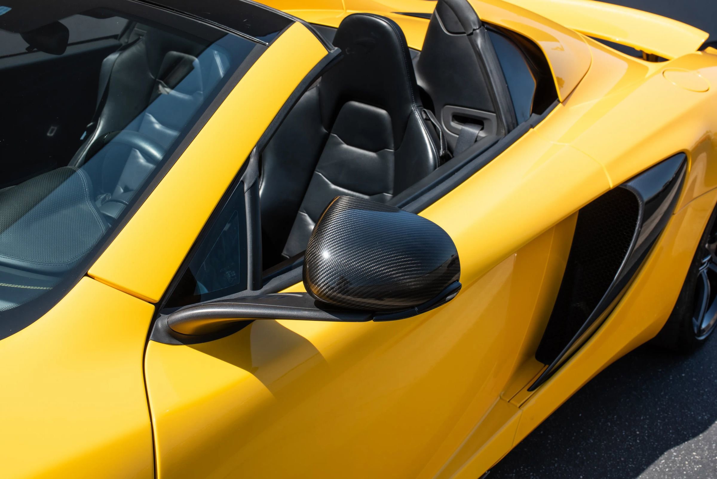 Used 2015 McLaren 650S Spider image 25