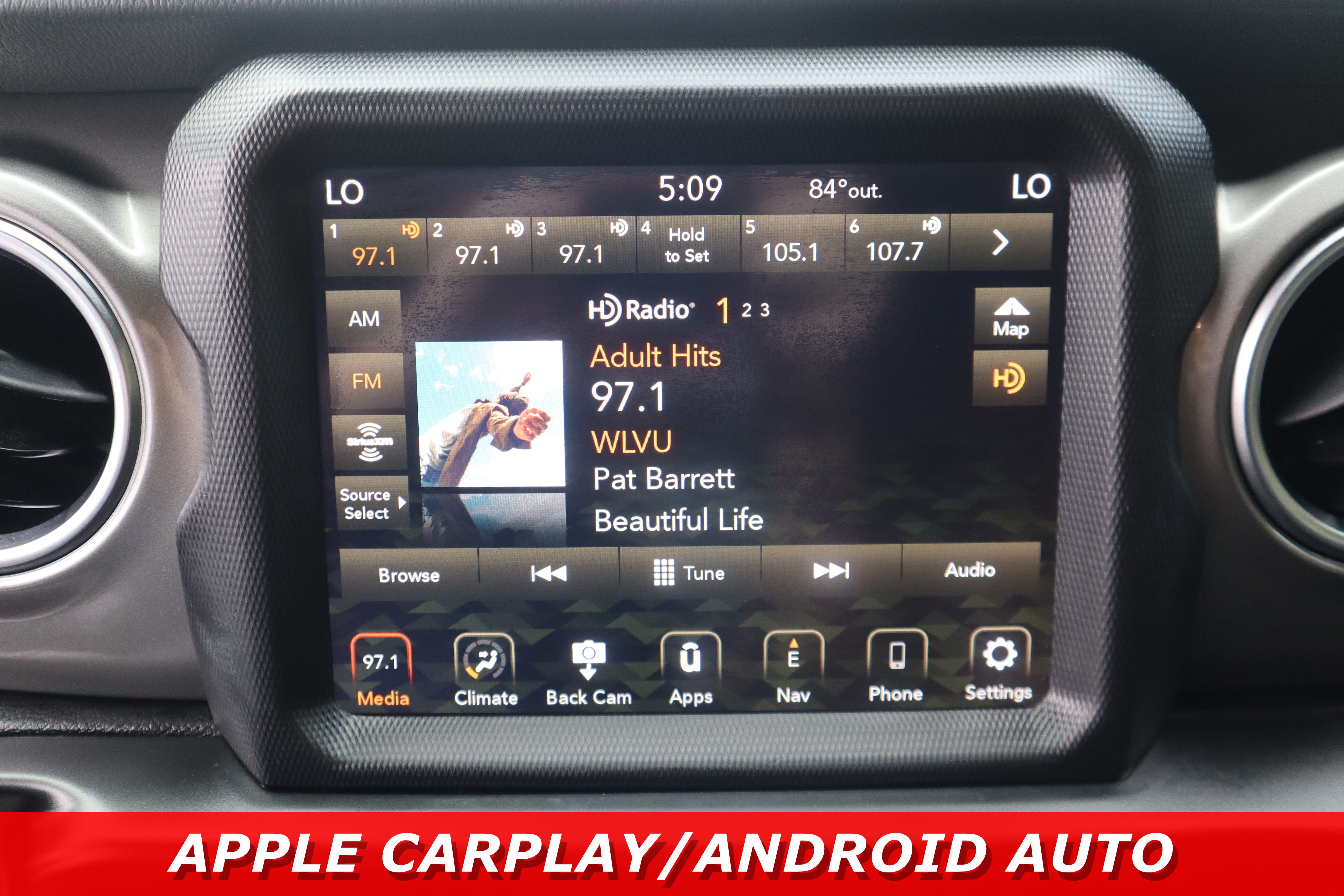 Used 2020 Jeep Wrangler Unlimited Sahara AWD/4WD image 21