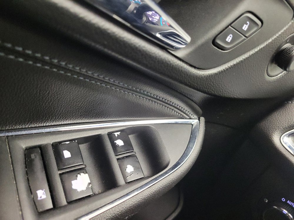 Used 2018 Chevrolet Cruze Premier FWD image 27