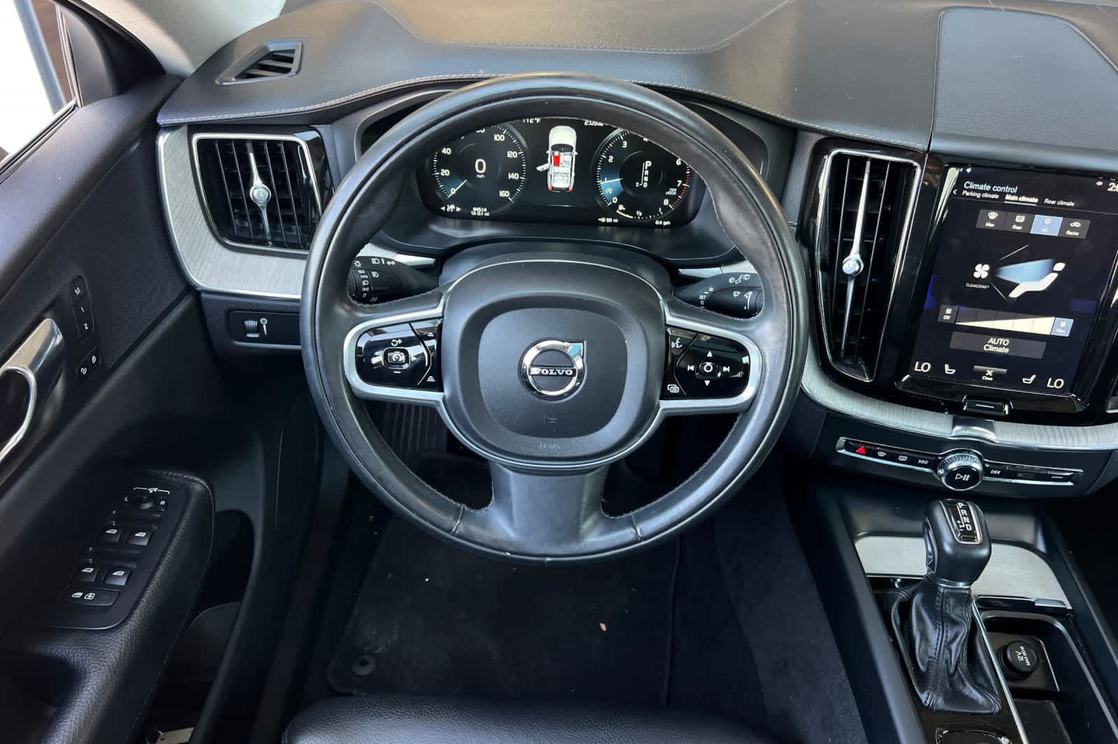 Used 2018 Volvo XC60 T6 Inscription w/ Convenience Package AWD/4WD image 16
