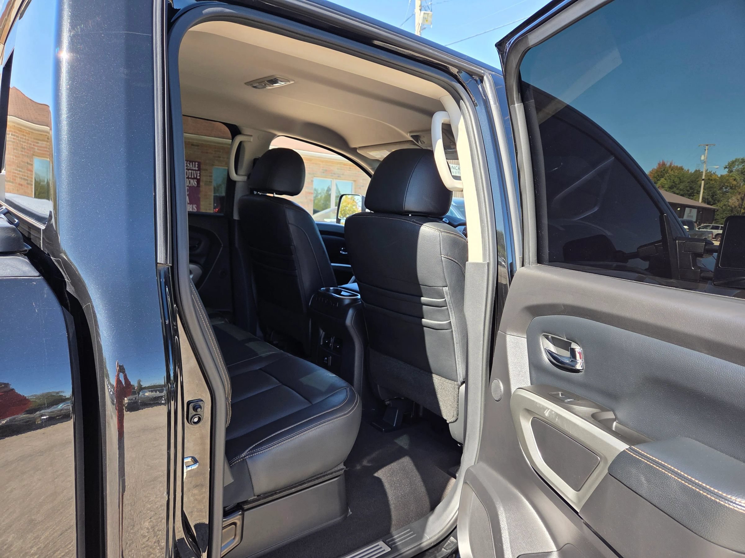 Used 2018 Nissan Titan SL w/ Texas Titan Edition AWD/4WD image 22