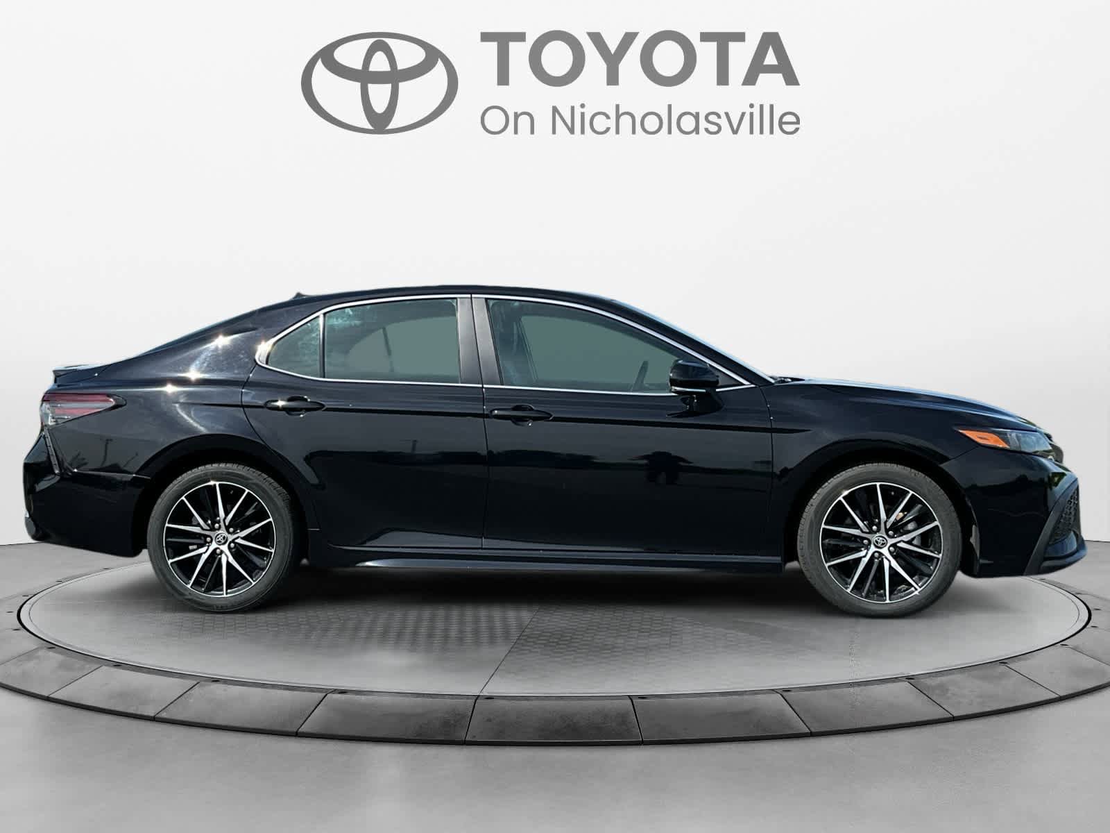 Used 2024 Toyota Camry SE FWD image 7