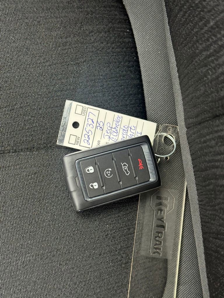 New 2025 Jeep Grand Cherokee Laredo image 27