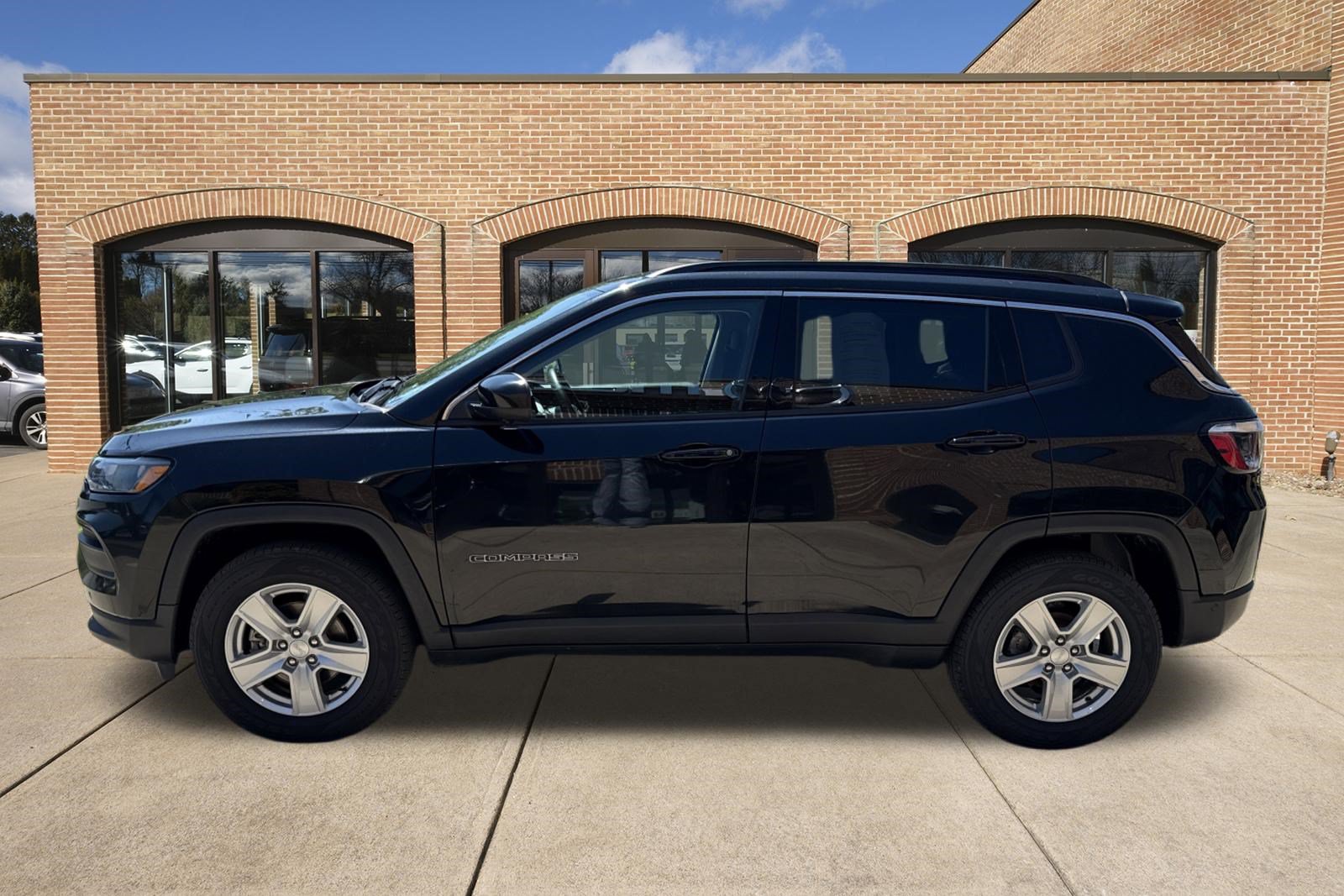 Used 2022 Jeep Compass Latitude w/ Convenience Group AWD/4WD image 13