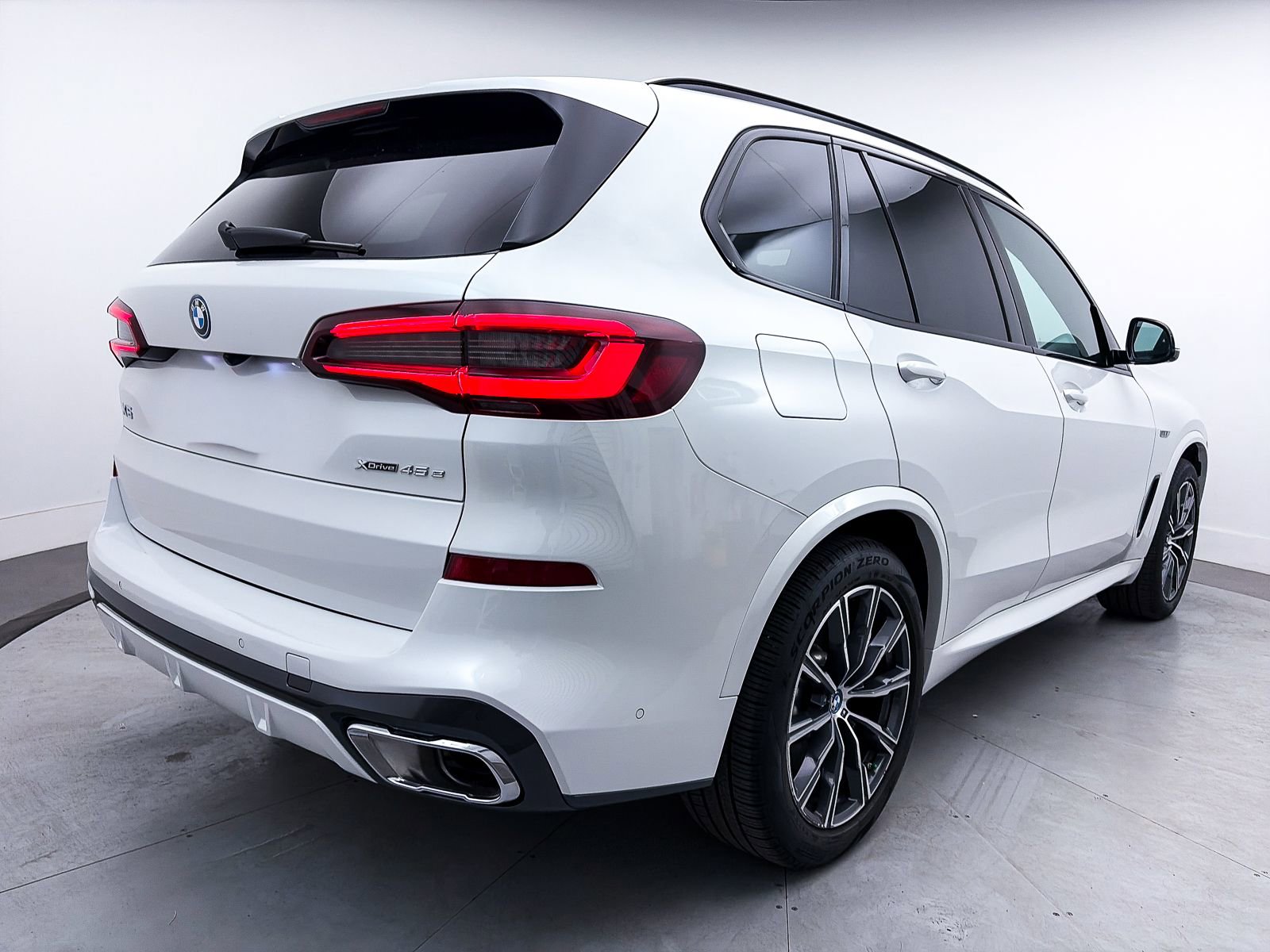 Used 2023 BMW X5 xDrive45e w/ Executive Package image 18