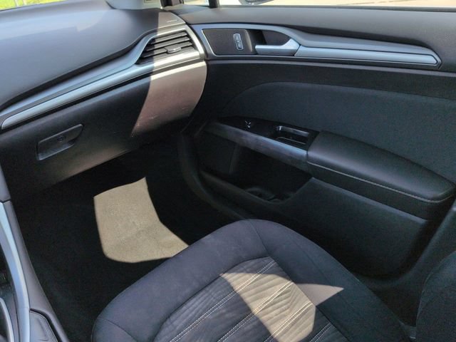 Used 2016 Ford Fusion SE FWD image 16