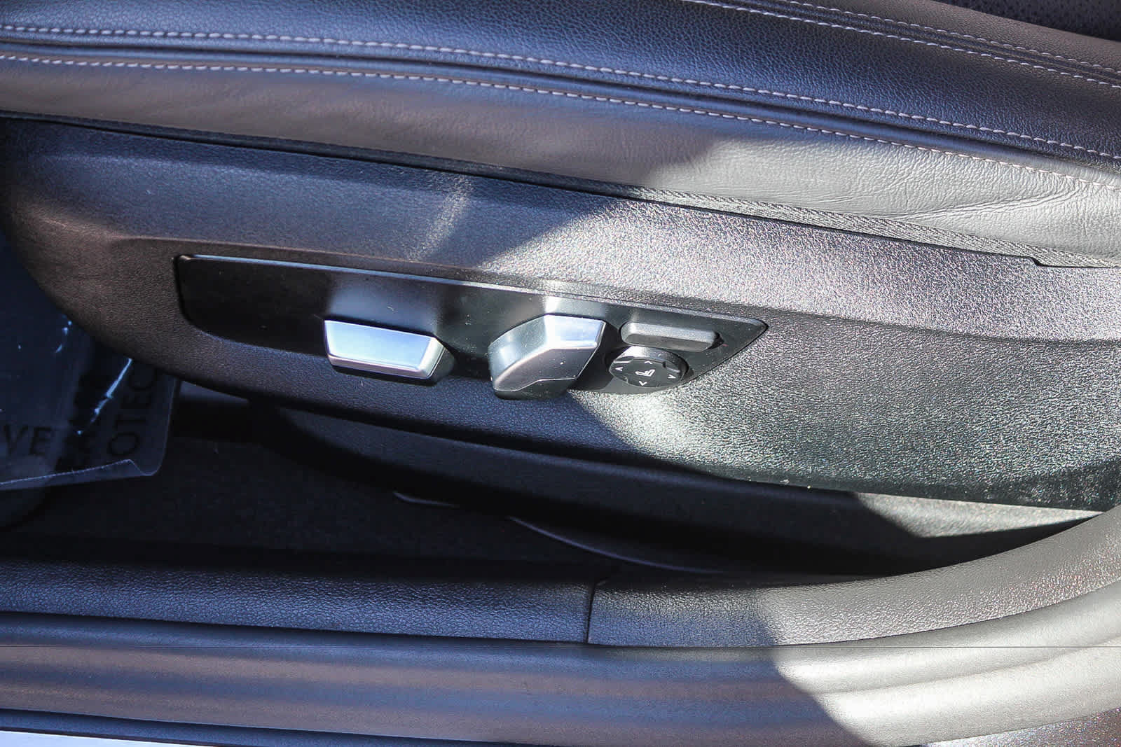 Used 2023 BMW 530i w/ Premium Package RWD image 20