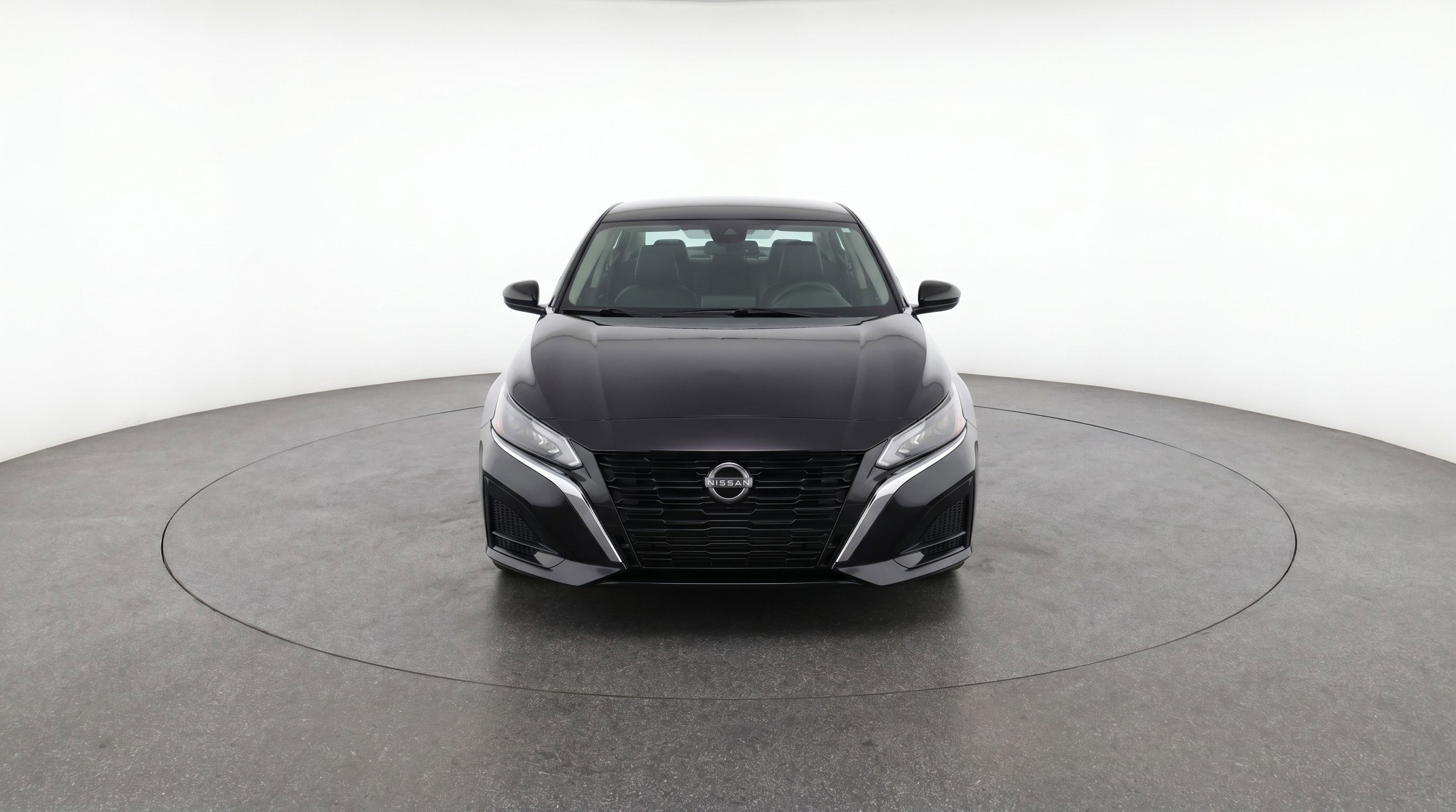 Used 2025 Nissan Altima 2.5 SV FWD image 2