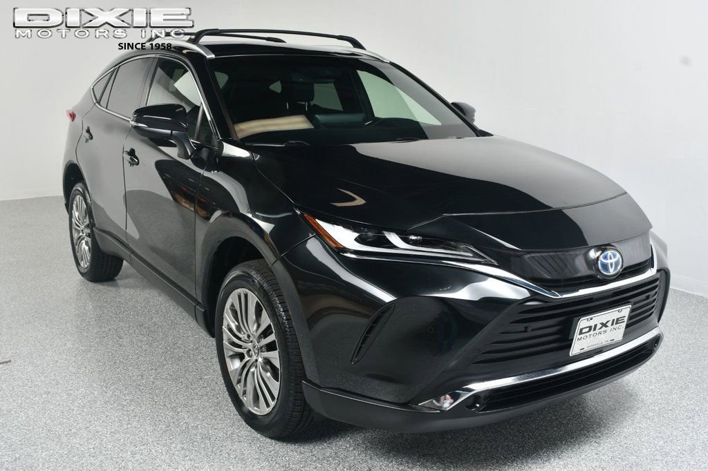 Used 2022 Toyota Venza XLE image 1