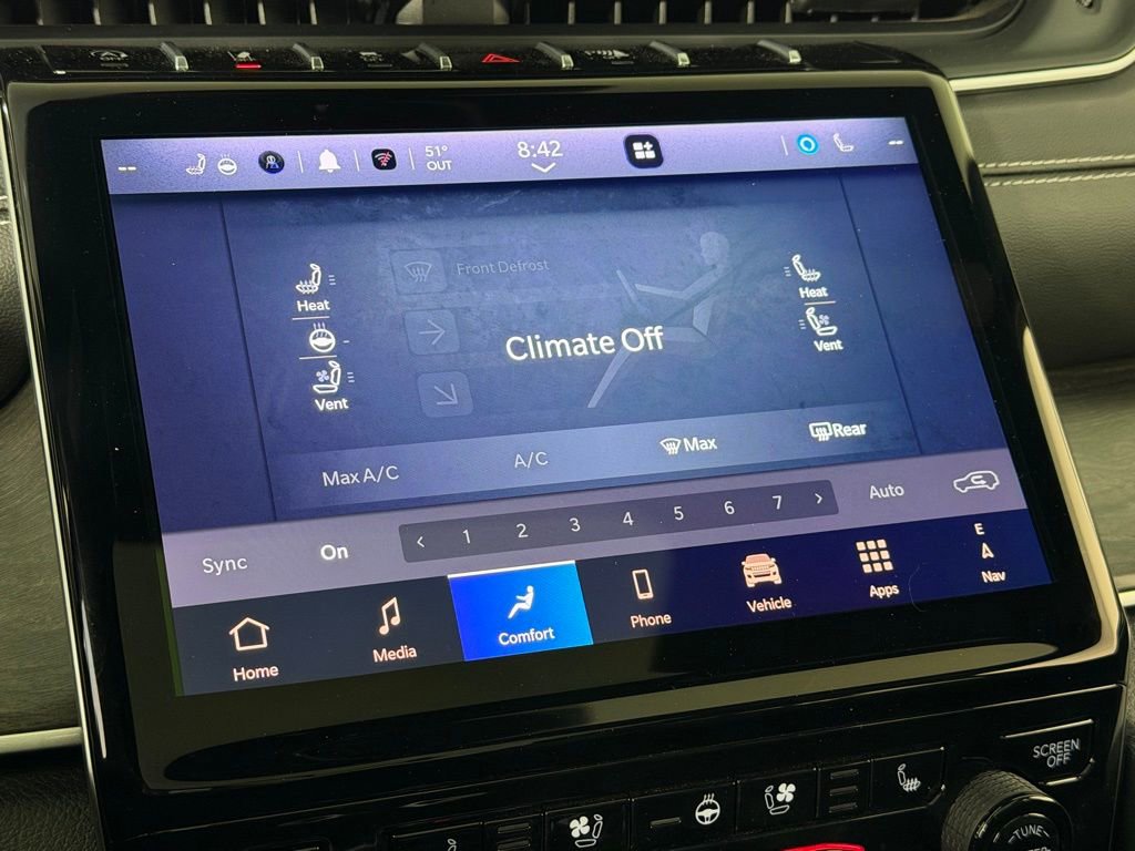 Used 2024 Jeep Grand Cherokee Limited w/ Luxury Tech Group II image 18