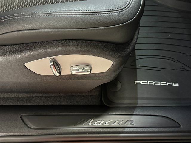 Certified 2023 Porsche Macan image 28