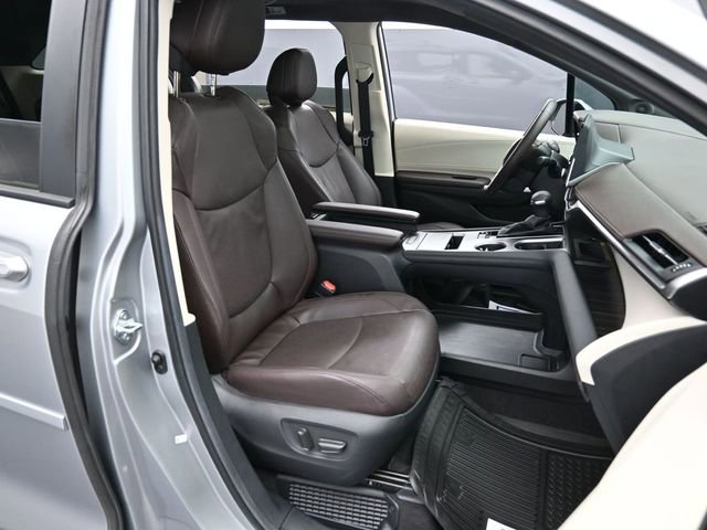 Used 2024 Toyota Sienna Platinum image 29