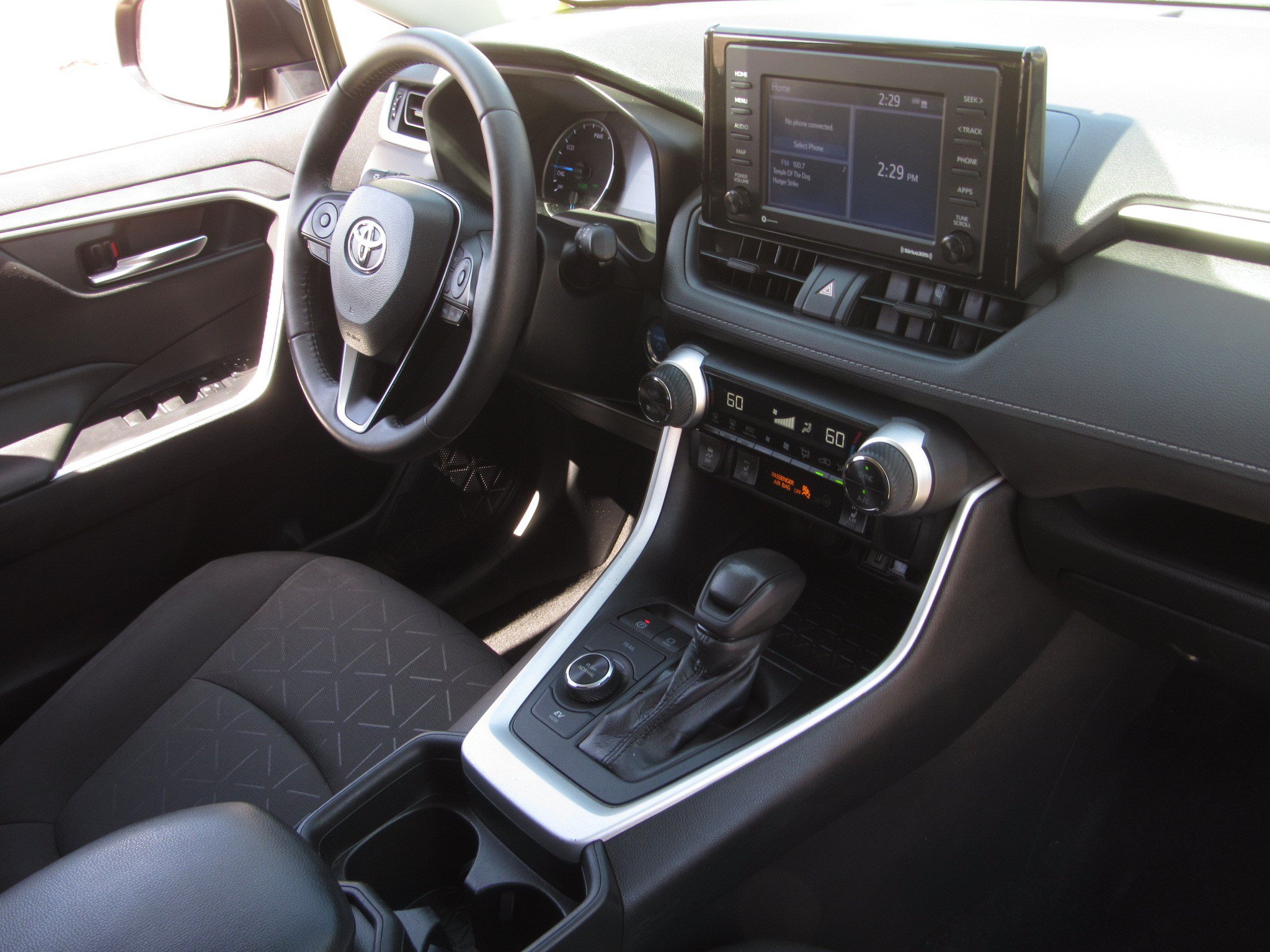 Used 2021 Toyota RAV4 XLE w/ XLE Grade Weather Package AWD/4WD image 9