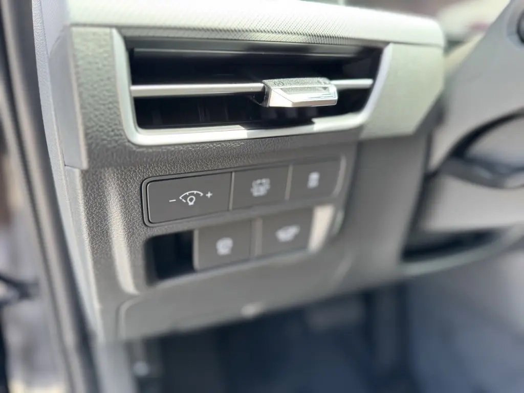 New 2025 Hyundai Sonata Limited image 19