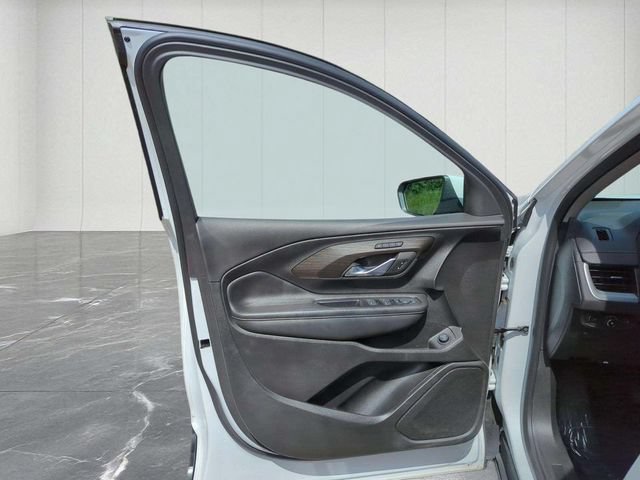 Used 2023 GMC Terrain SLT w/ LPO, Floor Liner Package AWD/4WD image 21