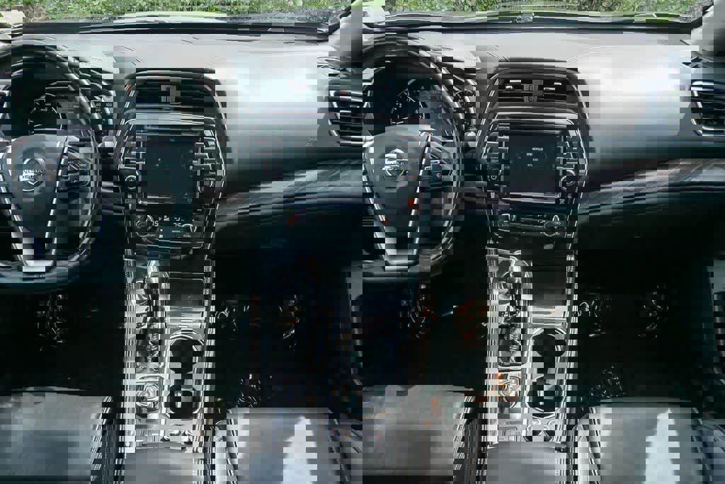 Used 2018 Nissan Maxima Platinum image 11