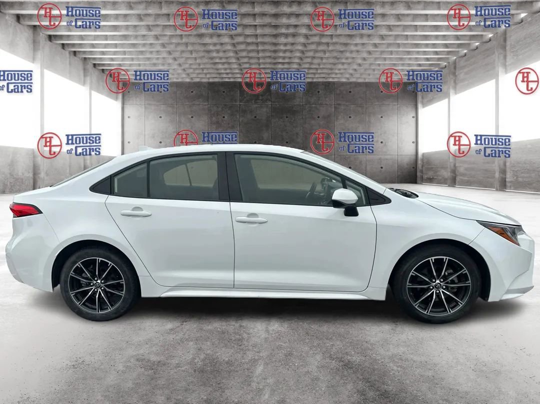 Used 2022 Toyota Corolla LE FWD image 4
