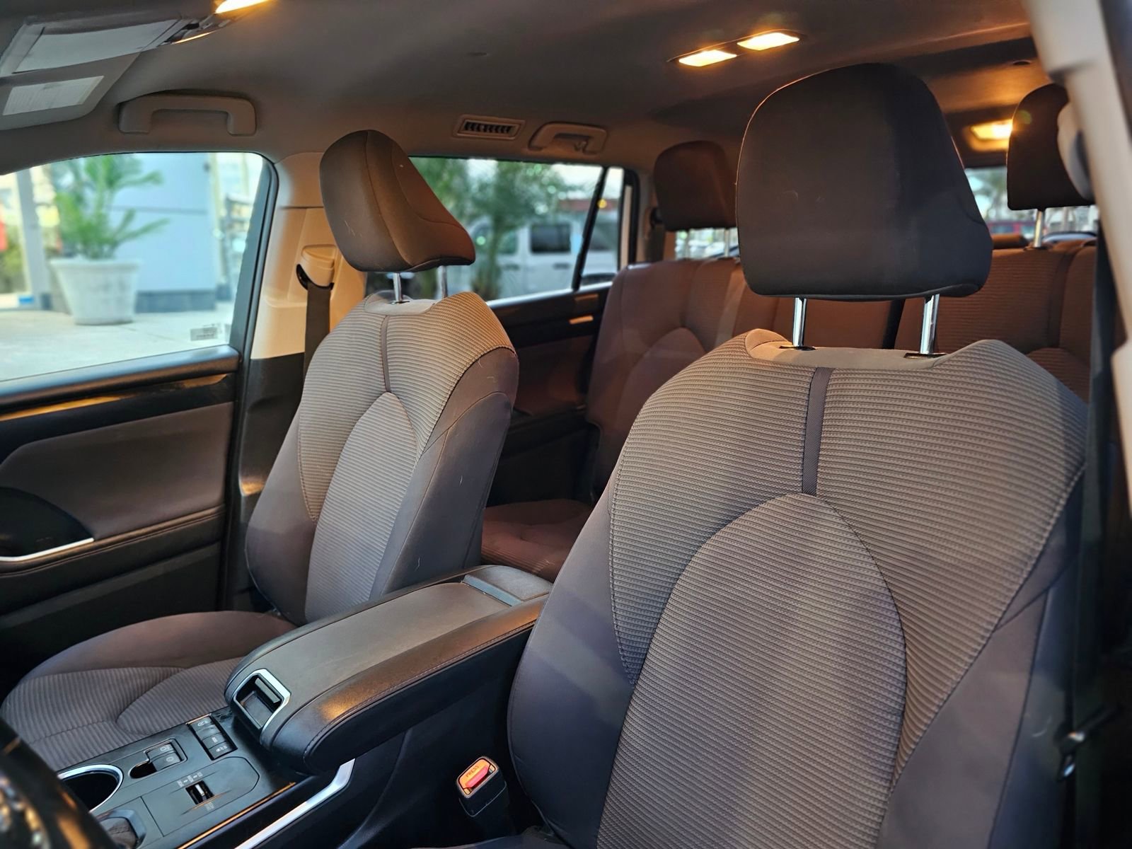 Used 2021 Toyota Highlander LE image 20