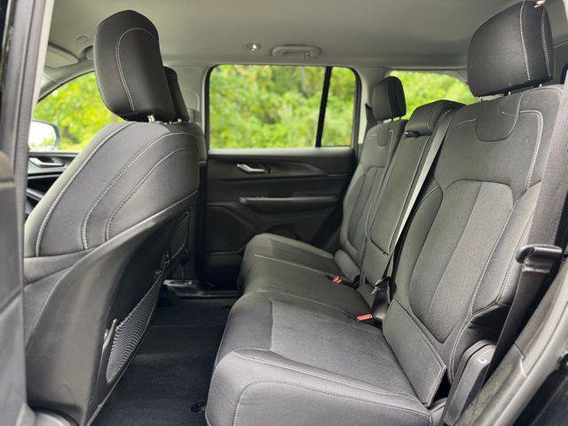 Certified 2023 Jeep Grand Cherokee Laredo AWD/4WD image 11