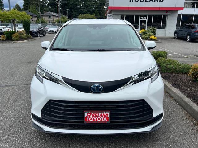 Certified 2023 Toyota Sienna LE FWD image 5