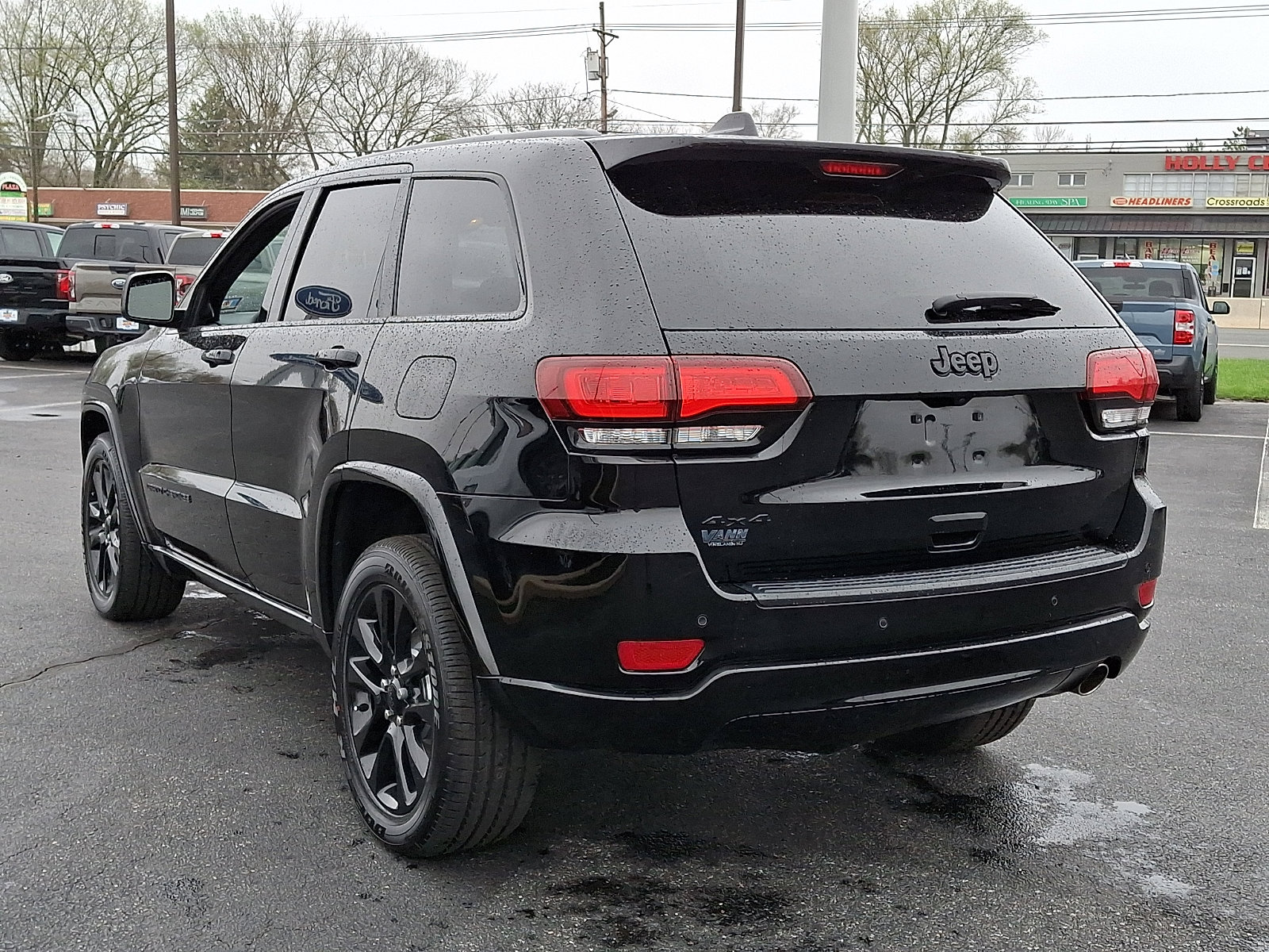Used 2020 Jeep Grand Cherokee Altitude image 4