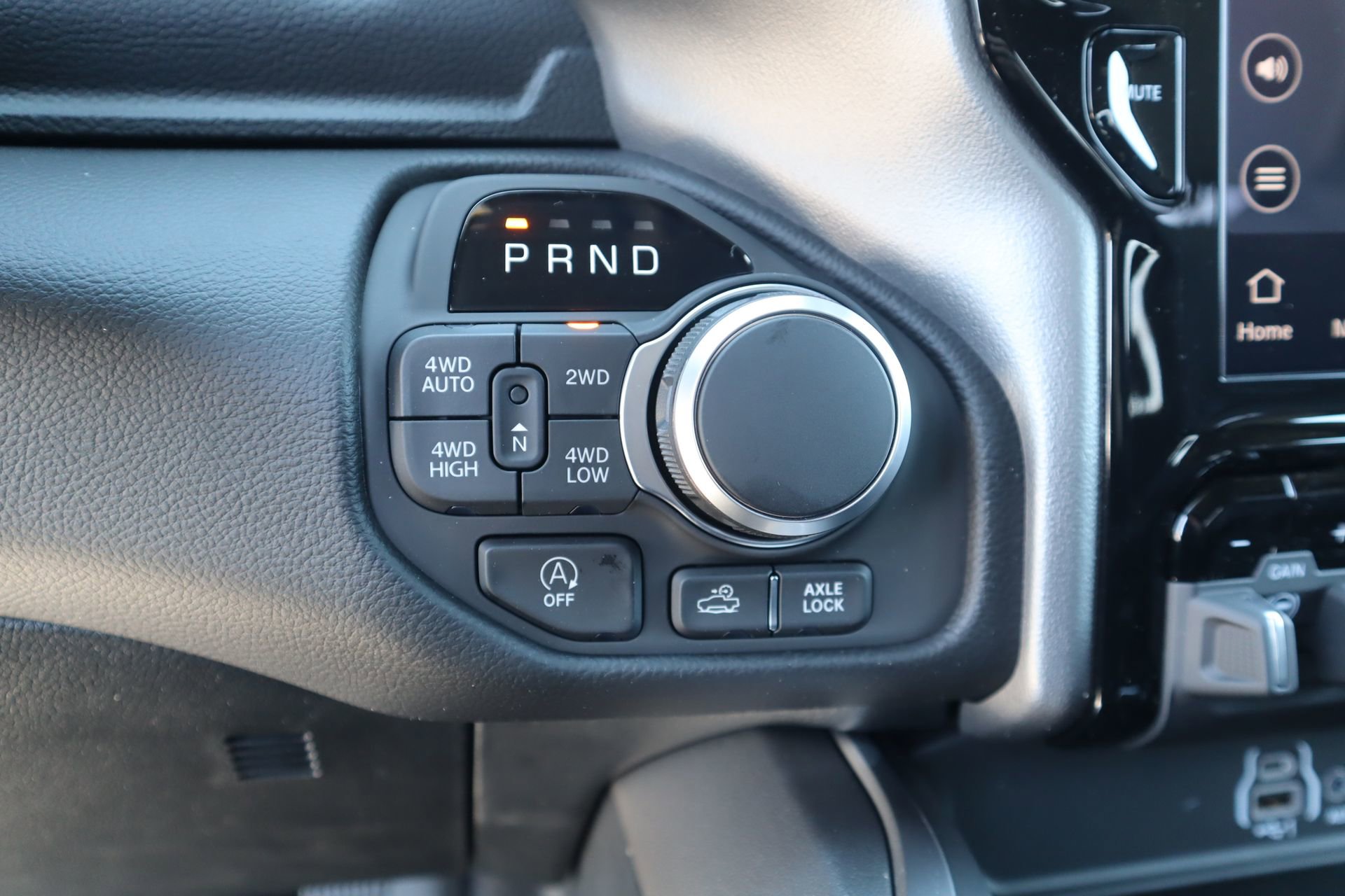 New 2026 RAM 1500 4x4 Crew Cab image 9