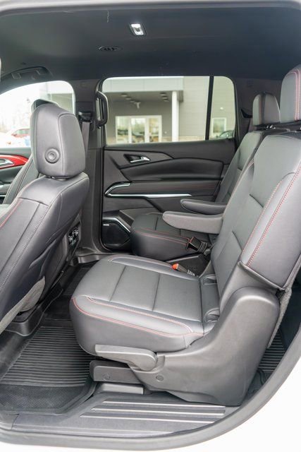 Used 2024 Chevrolet Traverse Z71 w/ Enhanced Driving Package image 12