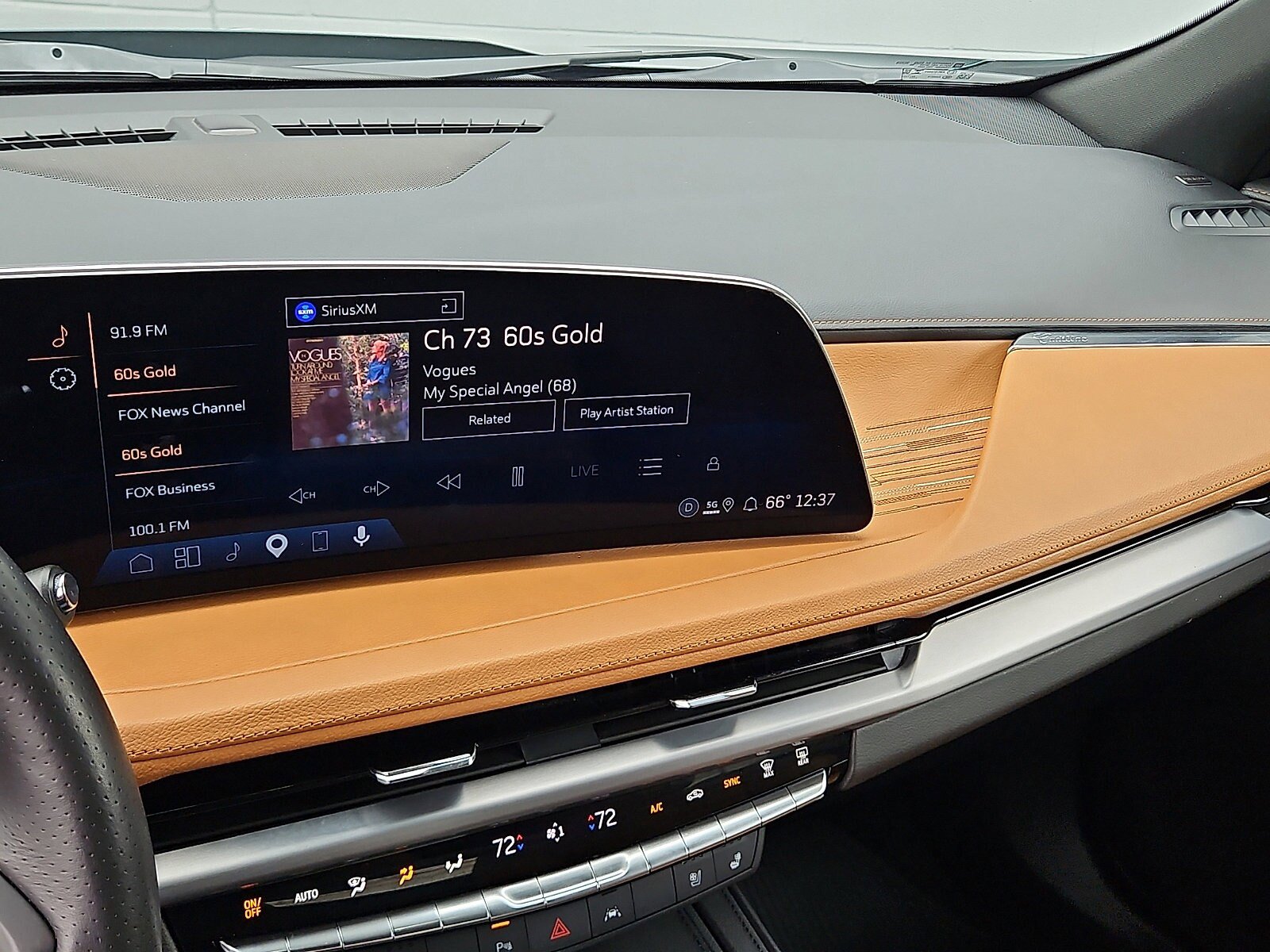 Certified 2025 Cadillac XT4 Sport FWD image 14