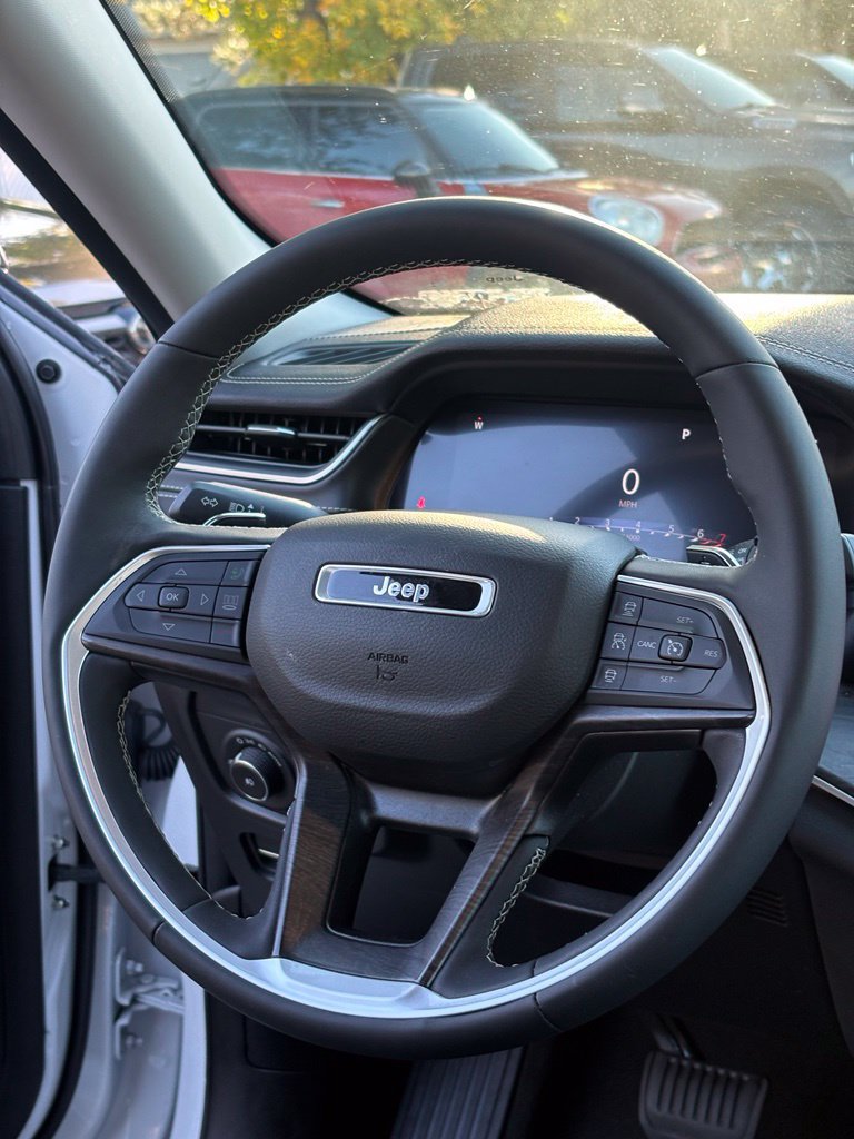 Certified 2023 Jeep Grand Cherokee Limited w/ Luxury Tech Group II AWD/4WD image 16