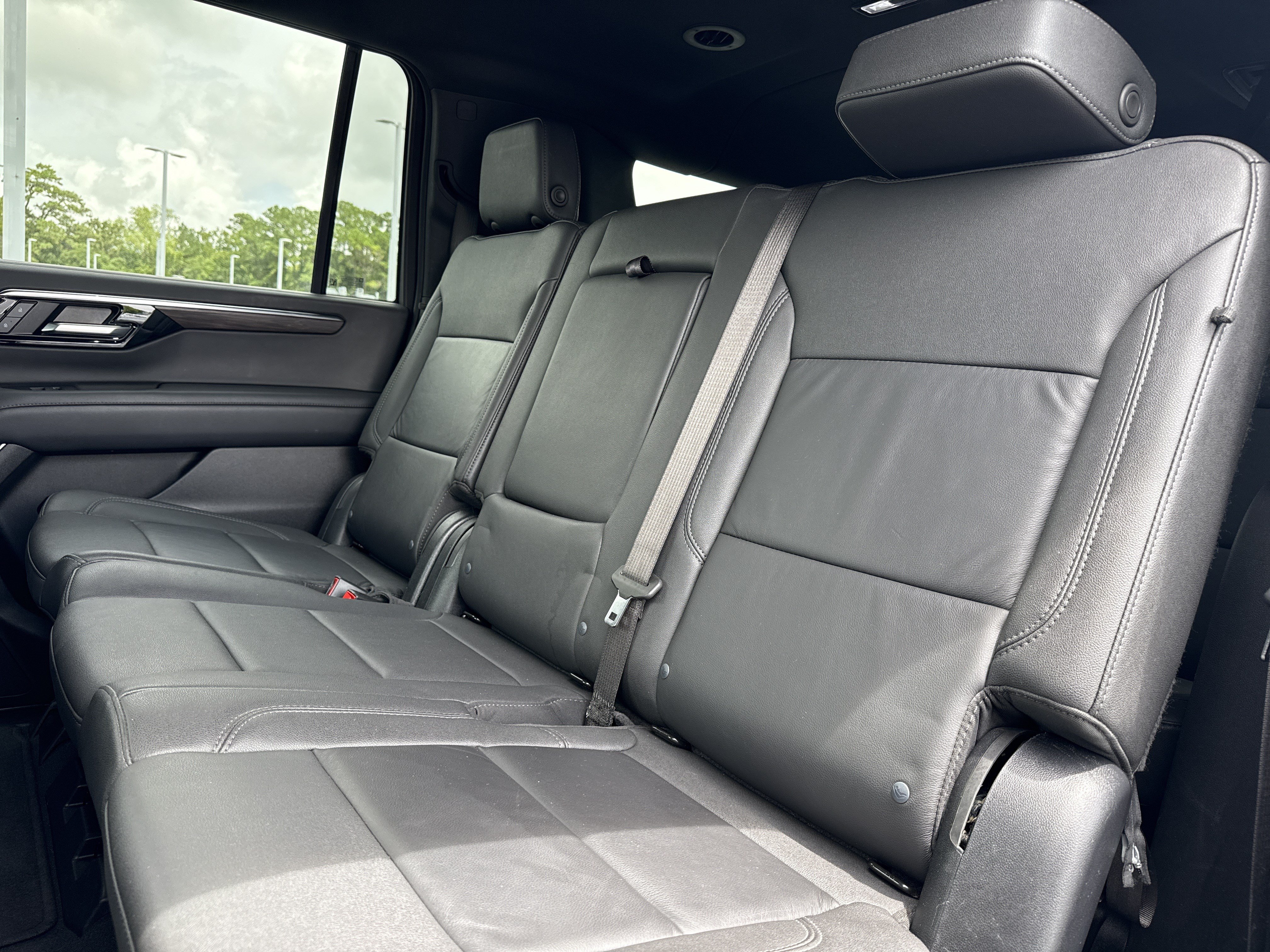 Used 2025 Chevrolet Suburban Z71 AWD/4WD image 26