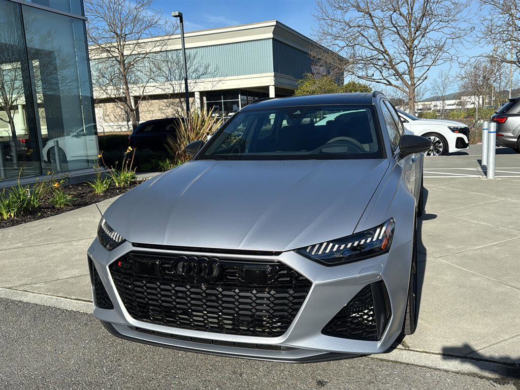 Used 2025 Audi RS 6 performance image 3