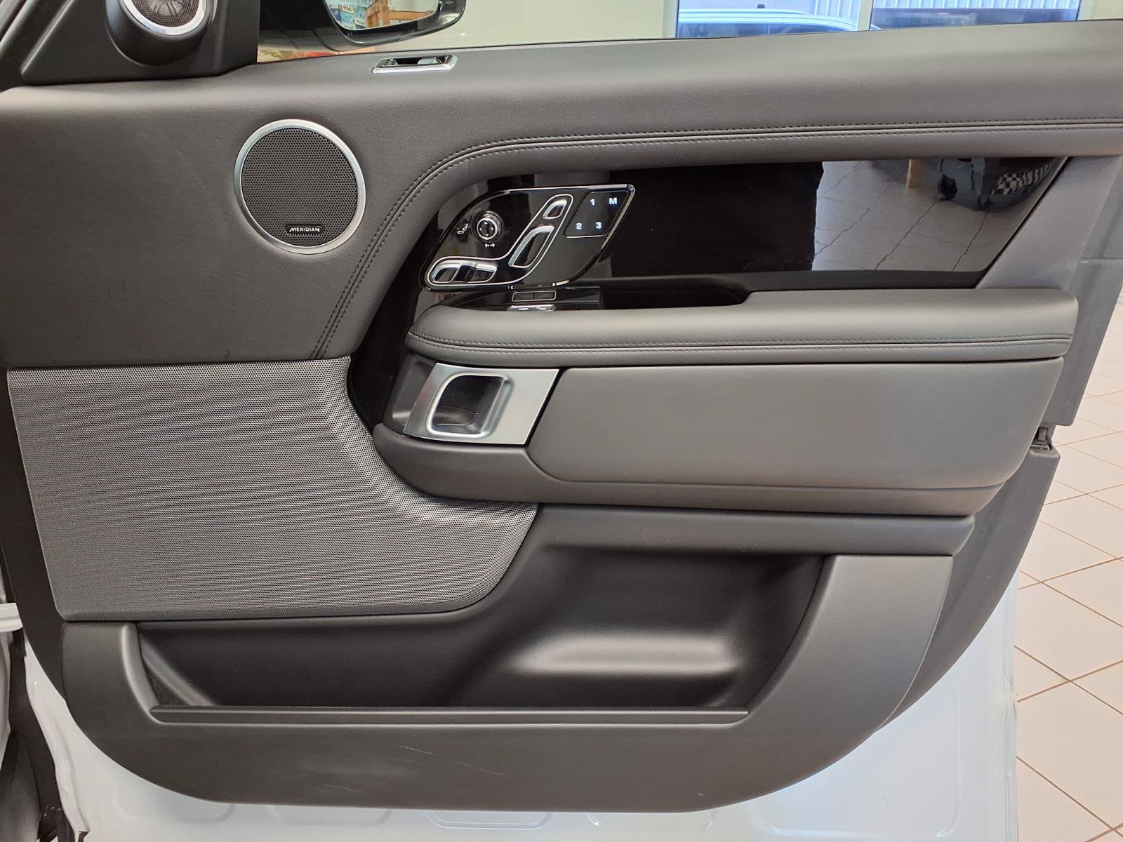 Used 2019 Land Rover Range Rover Supercharged AWD/4WD image 11