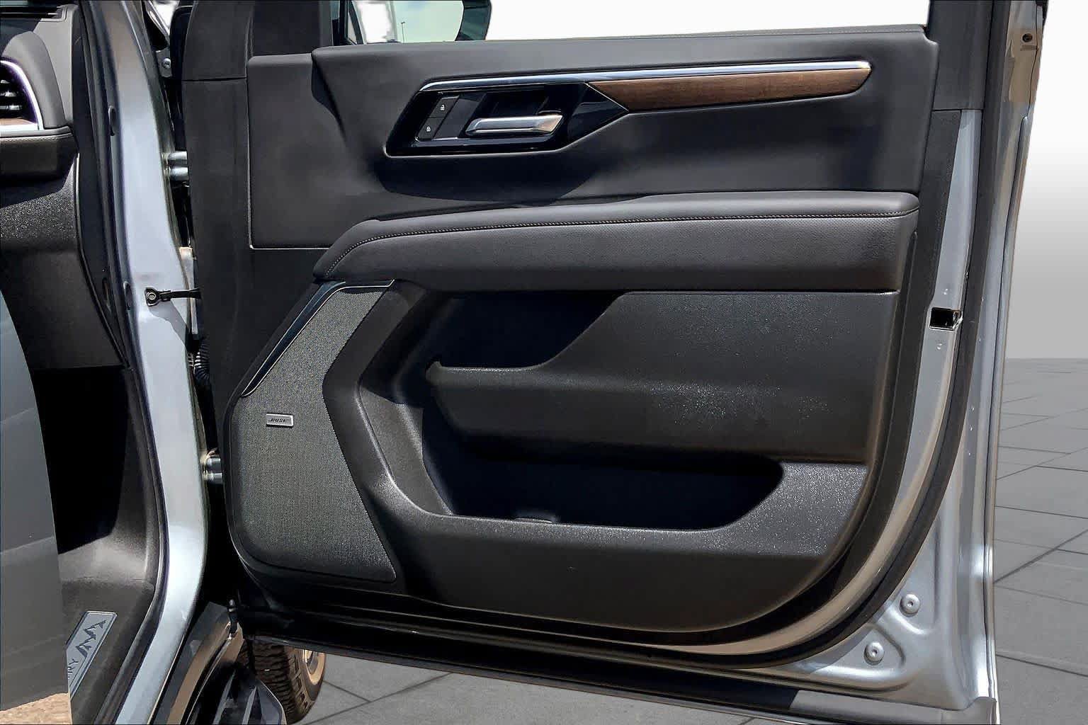 Used 2025 Chevrolet Tahoe High Country AWD/4WD image 44