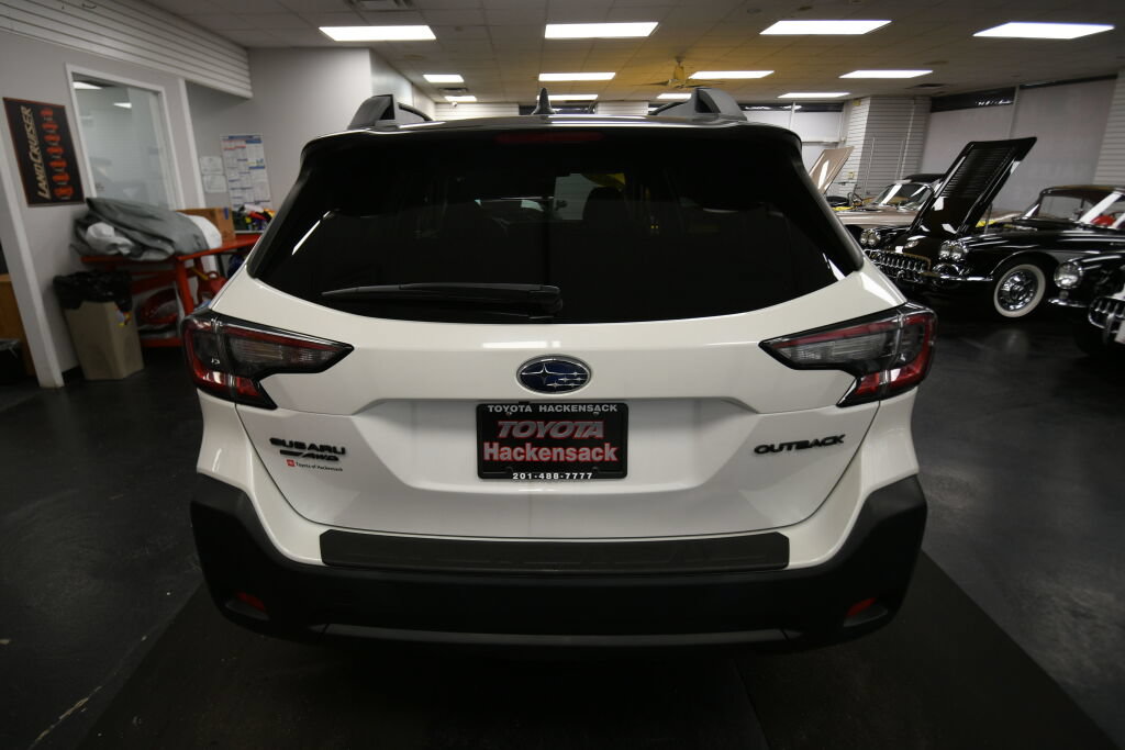 Used 2023 Subaru Outback Onyx Edition AWD/4WD image 7