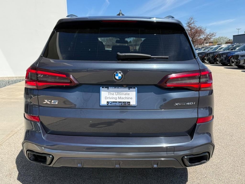 Used 2022 BMW X5 xDrive40i w/ M Sport Package AWD/4WD image 4