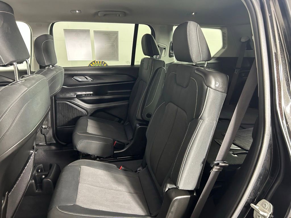 Used 2023 Jeep Grand Cherokee L Laredo AWD/4WD image 15