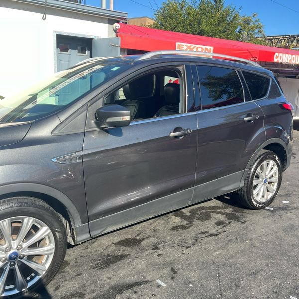 Used 2018 Ford Escape Titanium w/ Ford Safe & Smart Package AWD/4WD image 33