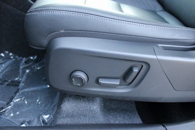 Used 2025 Volvo XC40 B5 Core image 14