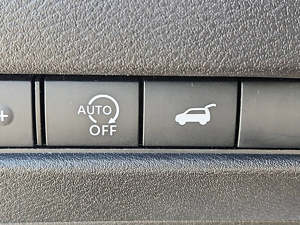Used 2025 Nissan Rogue SV FWD image 25