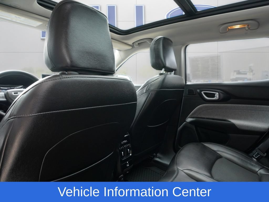 Used 2022 Jeep Compass Latitude w/ Sun and Sound Group AWD/4WD image 16