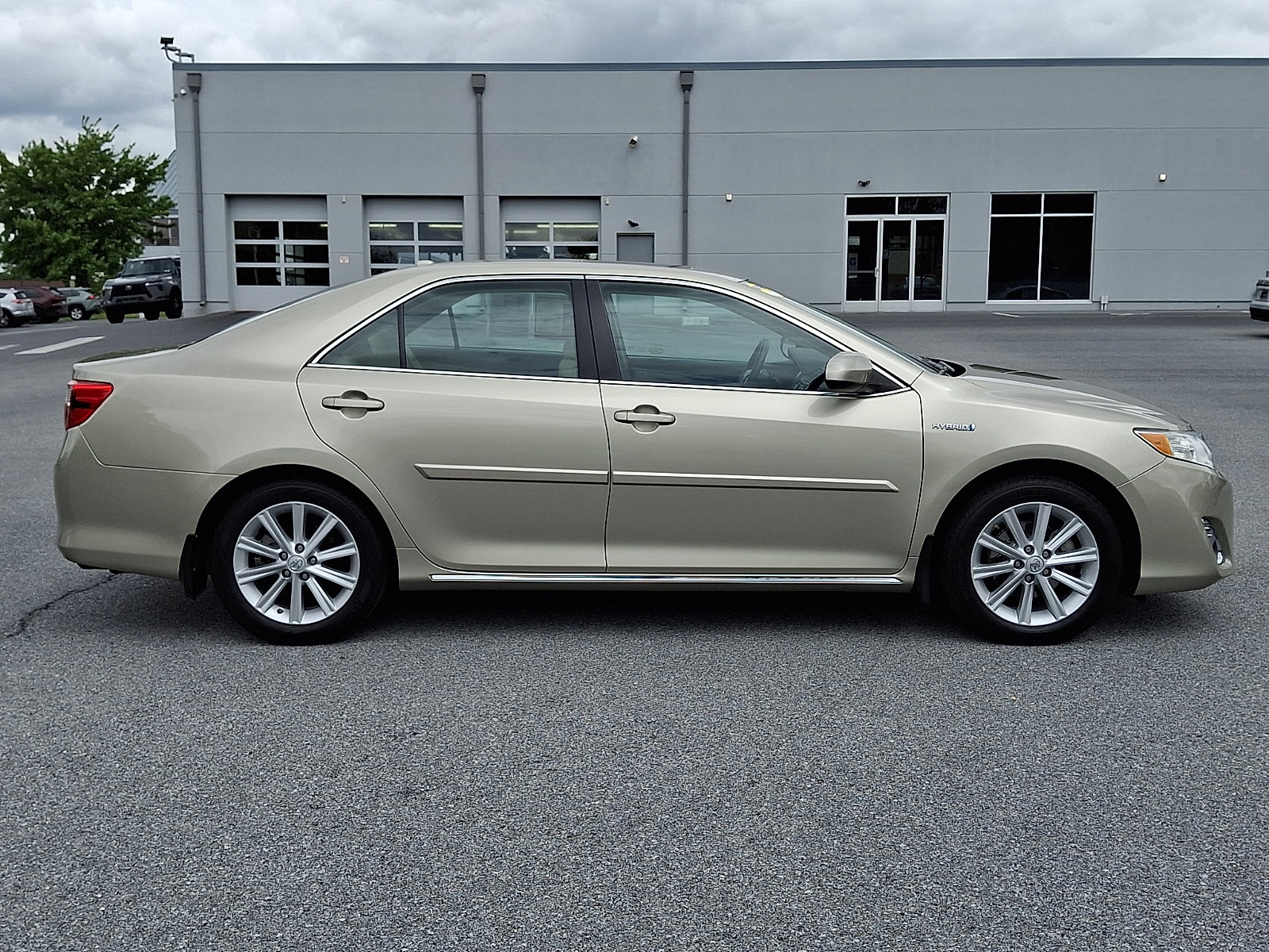 Used 2014 Toyota Camry XLE w/ Leather Package FWD image 8